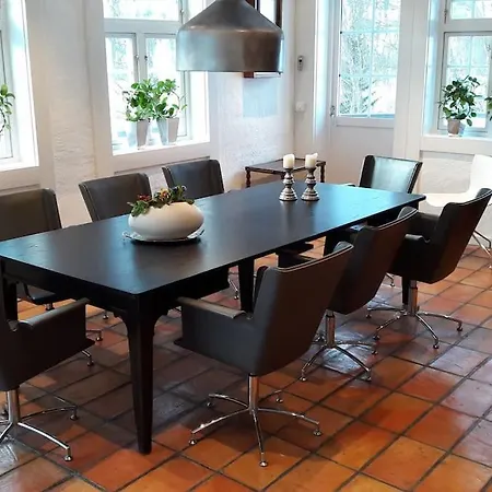 Villa Fritt Beliggende Stor Enebolig Med Hoy Standard *