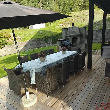Villa Fritt Beliggende Stor Enebolig Med Hoy Standard