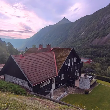 Villa Fritt Beliggende Stor Enebolig Med Hoy Standard *